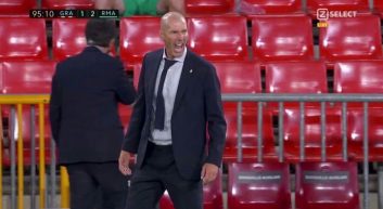 زیدان واکنش جالبی از خود نشان داد. او با فریادی بلند، فشار 90 دقیقه ای مسابقه ای پراسترس را از خود خارج کرد و اینگونه برد مهم تیمش را جشن گرفت.