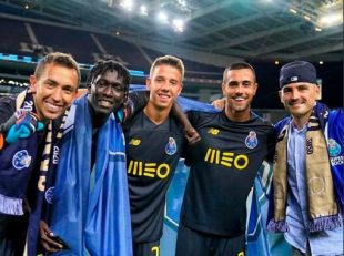 در این جشن ایکر کاسیاس نیز شرکت کرد با این حال کاسیاس پس از مسجل شدن قهرمانی وارد زمین شد و در کنار هم تیمی هایش، قهرمانی را جشن گرفت.