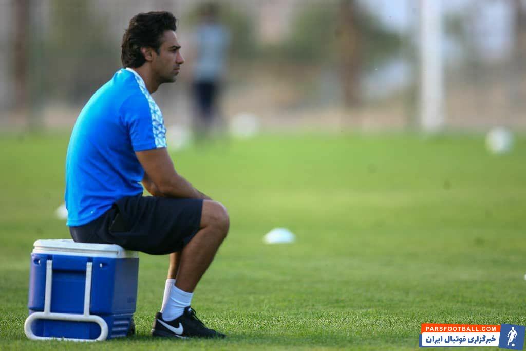 فرهاد مجیدی پس از کسب 3 امتیاز حساس مقابل پارس جنوبی، اکنون تا حدودی از زیر فشار انتقادات خارج شده و با امید فروان، به انتظار روزهای آینده نشسته است.