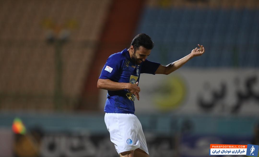 ارسلان مطهری هم پس از گلزنی شادی گلش همیشگیاش که گیتار زدن است را انجام داد تا آبیهای استقلال در آبادان دو شادی گل خاص انجام دهند.