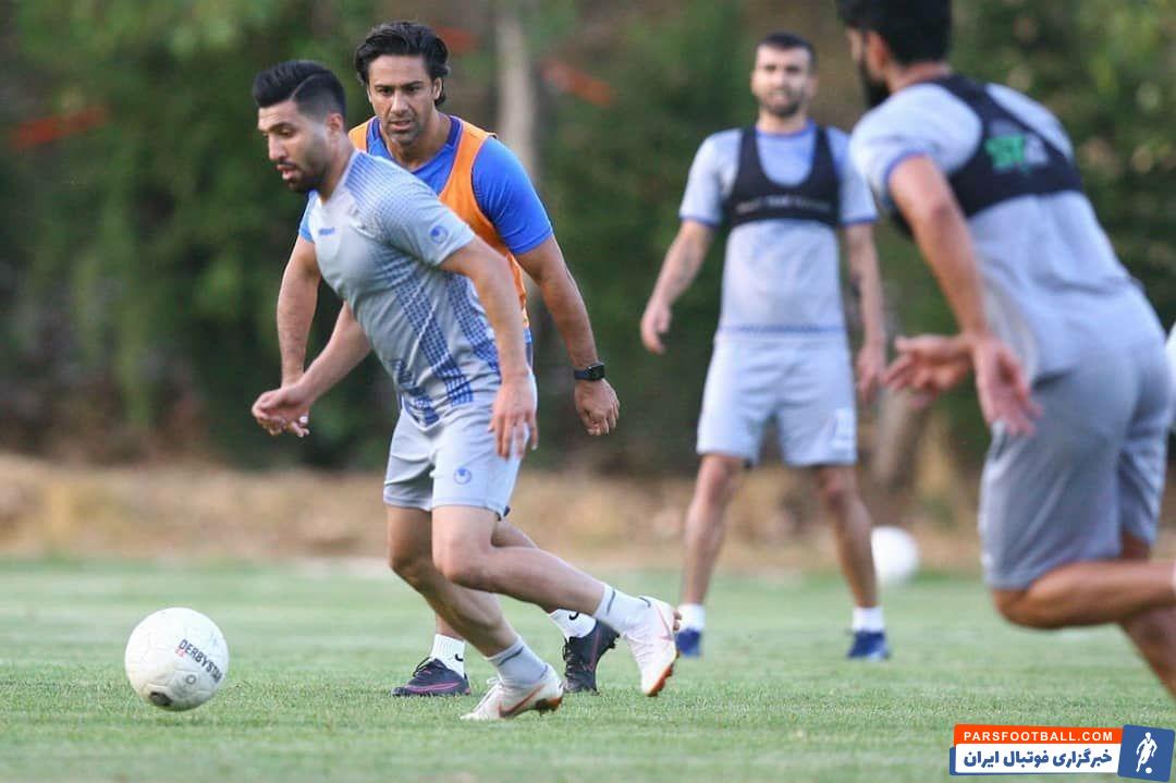 فرشید اسماعیلی و ارسلان مطهری که به دلیل مصدومیت دو مسابقه قبلی استقلال مقابل سپاهان در جام حذفی و پیکان در لیگ برتر را از دست دادند.