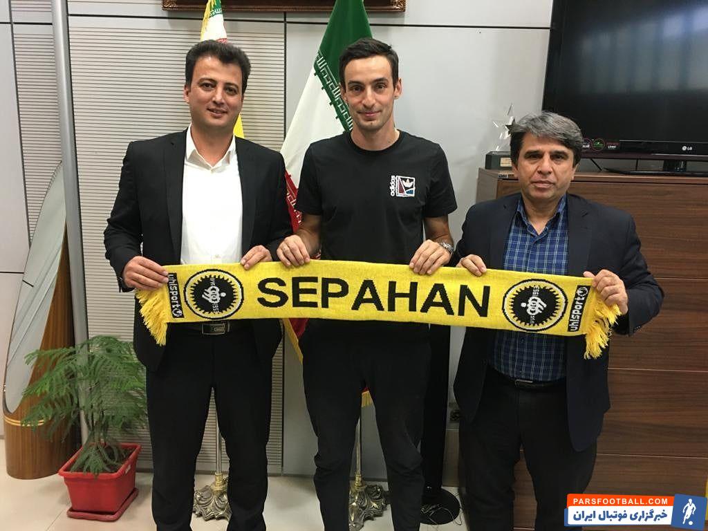 گولسیانی مدافع گرجستانی تیم فوتبال سپاهان برای یک فصل دیگر با این تیم تمدید کرد و در لیگ بیستم هم با در اصفهان به کار خود ادامه خواهد داد.