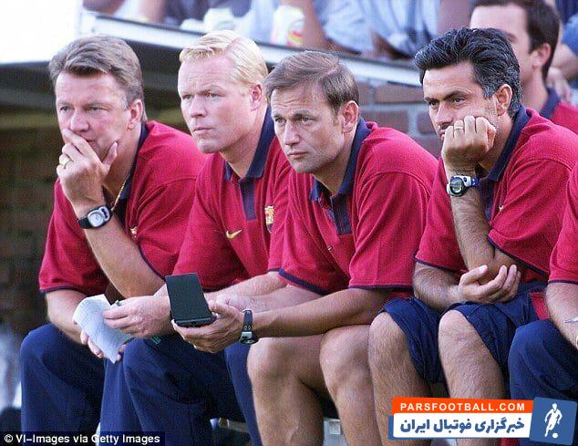 رونالد کومان در سال 1998 به عنوان دستیار لوییس فان خال در این باشگاه مشغول به کار شد و تا سال 2000 در این پست حضور داشت.