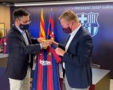 سرمربی جدید بارسلونا یعنی رونالد کومان وارد نوکمپ شد و قراردادش را با بارتومئو به امضا رساند تا از این پس هدایت بارسا را برعهده گرفته باشد.