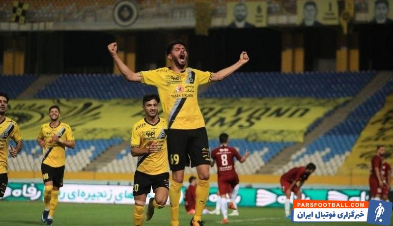 شایان مصلح در بازی دو تیم در جام حذفی هم شب خوبی را تجربه نکرد و این بار هم برخورد او با مهدی قایدی سوژه یک پنالتی بحث برانگیز شد.