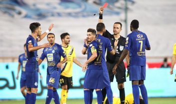 باشگاه سپاهان قصد دارد با ارسال نامه رسمی به فدراسیون فوتبال و سازمان لیگ از عملکرد بیژن حیدری داور دیدار استقلال و سپاهان شکایت کند.