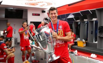 لواندوفسکی هم با ۱۵ گل آقایگل شد و هم موفق شد برای نخستین مرتبه در لیگ قهرمانان اروپا همراه بایرنمونیخ به جام برسد.