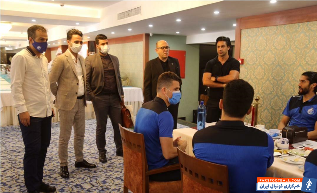 استقلال احمد سعادتمند با حضور در هتل محل اسکان تیم فوتبال استقلال، برای بازیکنان صحبت کرد و برای آن‌ها در مصاف با پرسپولیس آرزوی موفقیت کرد.