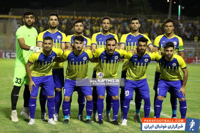 تمرین تیم فوتبال نفت مسجد سلیمان برای بازی نیمه نهایی جام حذفی مقابل تراکتور برگزار شد.