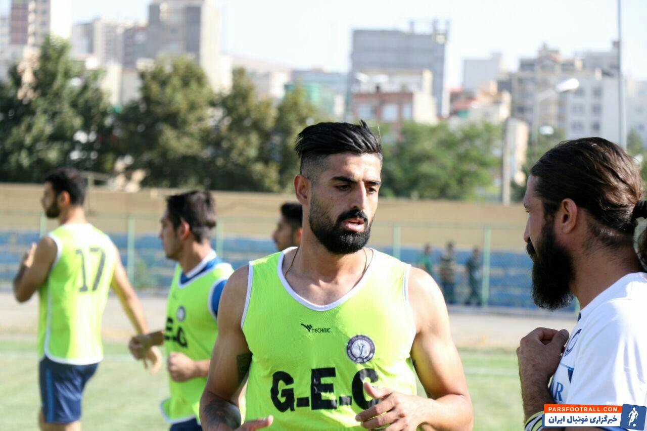 ابراهیمی مدافع تیم گل گهر در ارتباط با تشکیل تونل افتخار برای پرسپولیس عنوان کرد تونل افتخار برای قهرمان کار بسیار قشنگی است که فقط در ایران انجام نمی شود.