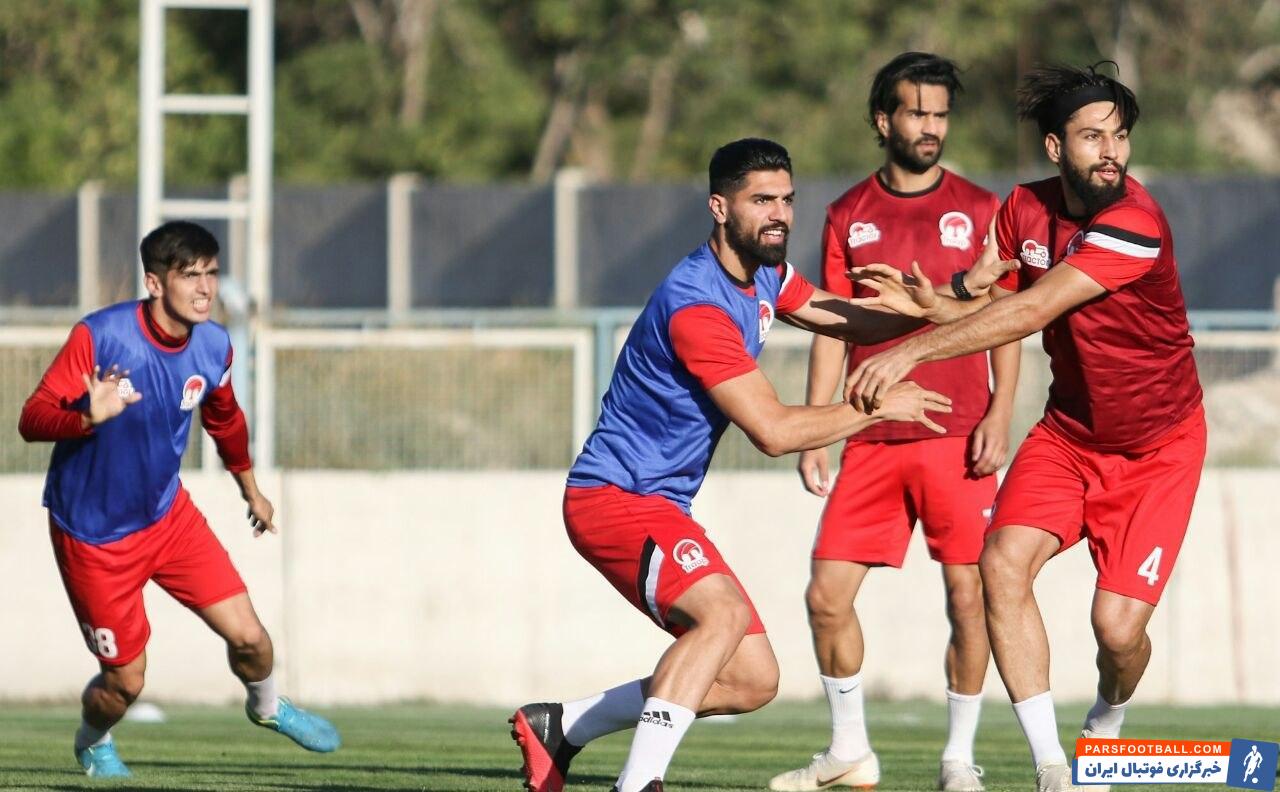 ایمان سلیمی که در زدن ضربات سر و دفع توپ از محوطه جریمه تیمش روی ارسال حریفان برتری نسبی نسبت به مهاجمان مقابل خود داشته.