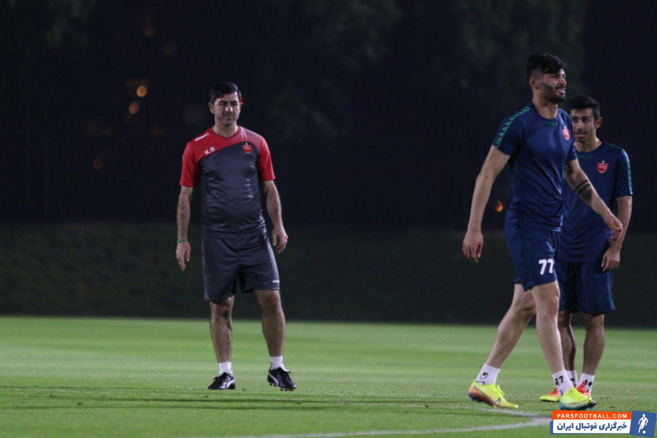 برخلاف خواست مدیرعامل سابق این باشگاه محمدحسن انصاری فرد، کریم باقری در پرسپولیس ماند تا همچنان قدیمی ترین مربی این تیم باشد.