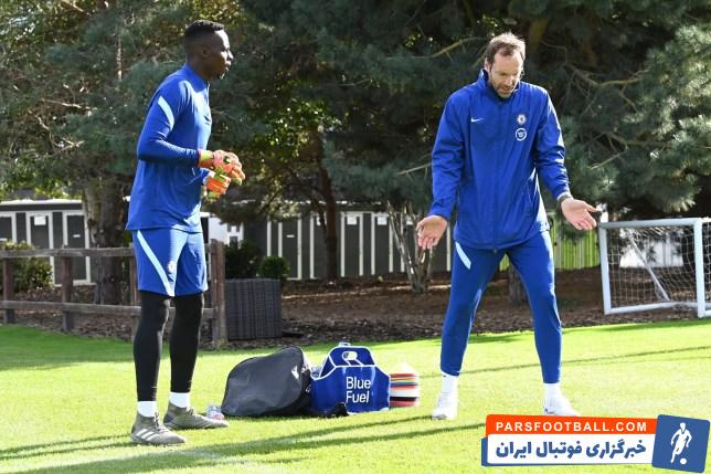 پتر چک سنگربان افسانهای باشگاه چلسی در جریان تمرین این تیم لباس پوشید و با ادوارد مندی دروازه بان جدید این تیم تمرین کرد.