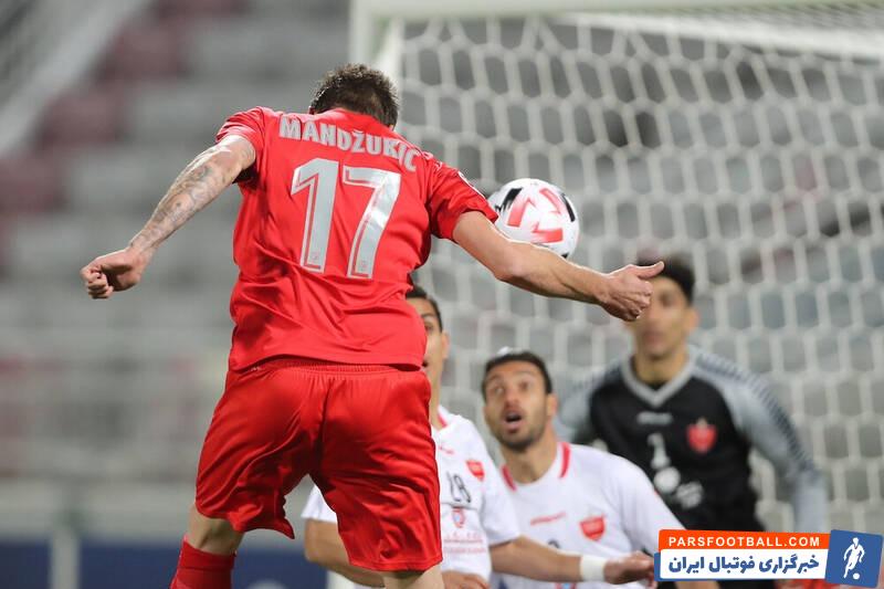 مهمترین چهره این عکس که مربوط به بازی رفت دو تیم است، ماریو مانژوکیچ است. مهاجمی که موفق شد دروازه بیرانوند و پرسپولیس را باز کند.