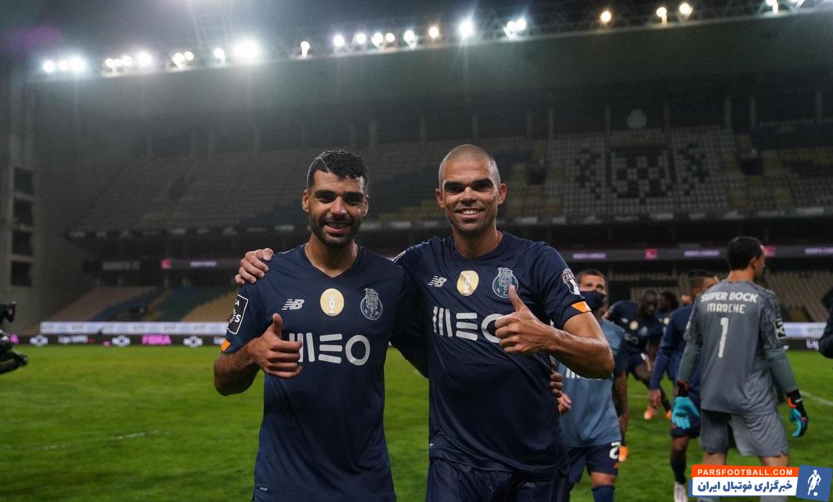 مهدی طارمی که در دیدار پورتو و بواویشتا دقایقی برای تیمش به میدان رفت، در پایان این بازی عکسی به یادگار با پهپه گرفت.