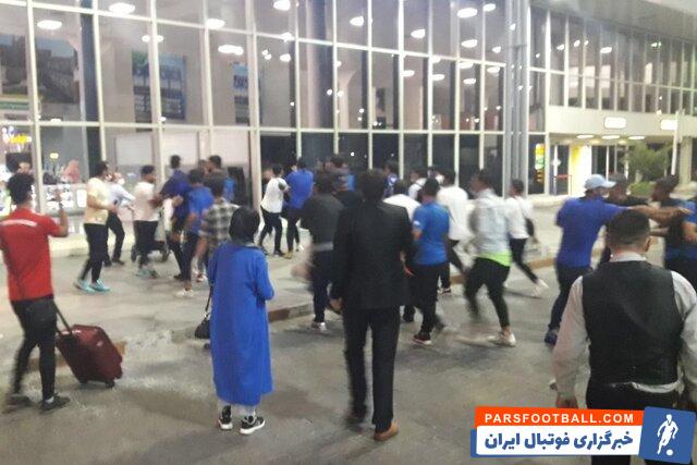 درگیری بازیکنان و هواداران استقلال فرودگاه مهرآباد _ درگیری بازیکنان و هواداران استقلال