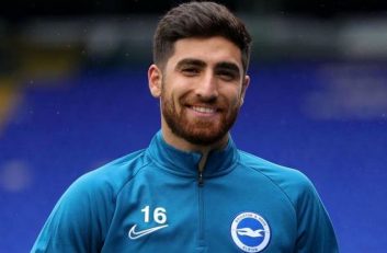 علیرضا جهانبخش هافبک ایرانی تیم برایتون امشب در جام اتحادیه فوتبال انگلیس به مصاف تیم منچستر یونایتد می رود .