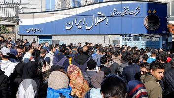 اعتراض و تجمع هواداران استقلال