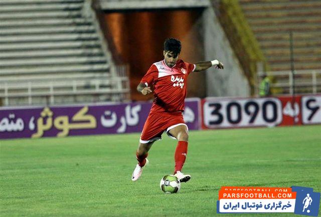 حسین مرادمند مدافع تیم فوتبال پدیده در آستانه پیوستن به تیم فوتبال استقلال قرار دارد.