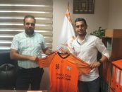 علی خسروی هافبک سپاهان اصفهان بعد از مذاکراتی که با باشگاه بادران داشت در نهایت با این باشگاه به توافق رسید تا شاگرد فرهاد کاظمی شود.