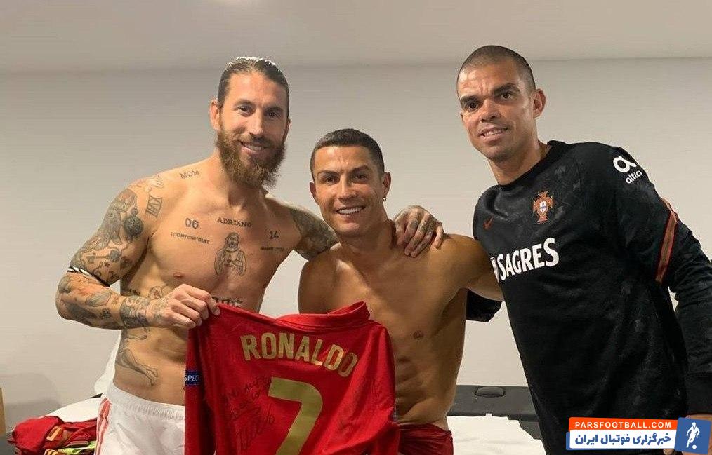 اما اتفاق مهم این دیدار، در پایان رقم خورد؛ جایی که دیدار رونالدو و راموس، به شایعات در مورد تیره شدن رابطه این هم تیمی های سابق پایان داد.