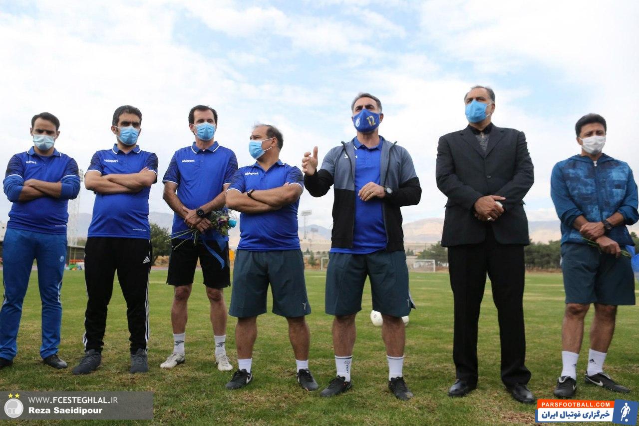 فکری که دیروز برای اولین بار به عنوان سرمربی در تمرین استقلال حاضر می شد، از مسئولان تیم خواست ماسک شماره 12 را در اختیارش قرار دهند.