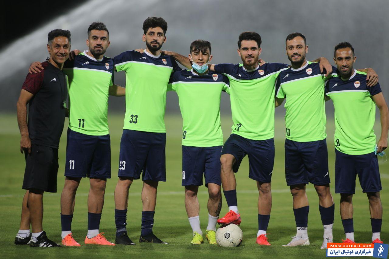 شاگردان نکونام پس از پشت سرگذاشتن دو اردو در تهران و کردان کرج از دیروز تمرینات خود را در زمین تمرین خود در ورزشگاه شهدای فولاد آغاز کردند.