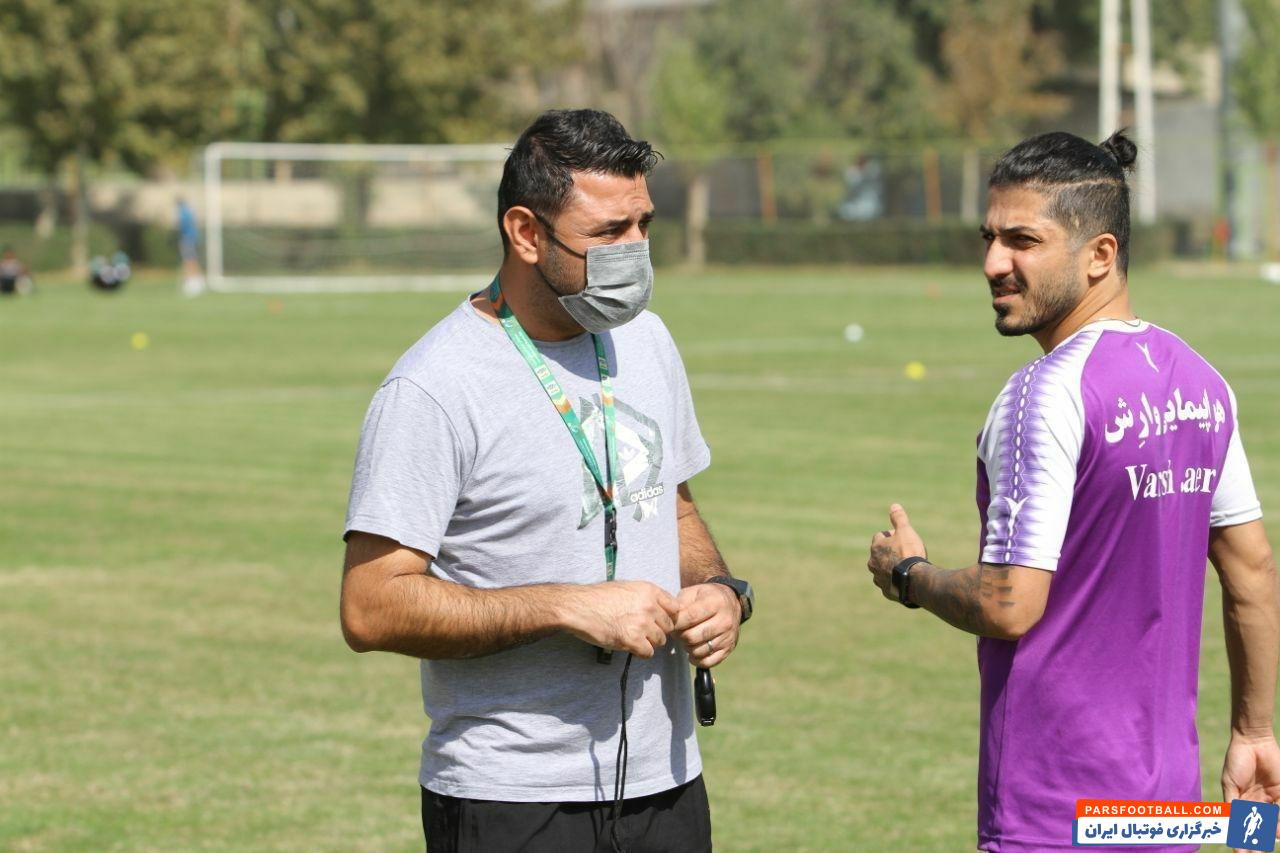 محمود قائدرحمتی و حسن نجفی بازیکن فصل گذشته شاهین بوشهر در تمرینات دیروز نساجی حاضر شدند و با این تیم تمرین کردند.