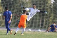 حسین حسینی سیدحسین حسینی با گذر از روزهای سخت بعد از فینال جام حذفی مقابل تراکتور با انگیزه بالا و تلاش بسیار خودش را به روزهای اوج نزدیک میکند.