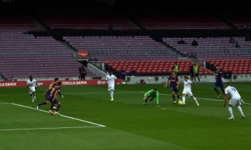 بعد از ورود مودریچ به زمین عملکرد رئال مادرید تا حدود زیادی با بهبود مواجه شد و این تیم توانست چند حمله خطرناک را روی دروازه بارسلونا ترتیب دهد.