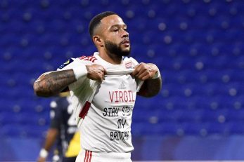 ممفیس دیپای بعد از گلزنی به موناکو در شادی بعد از گل خود روی پیراهنش پیامی خطاب به ویرژیل فن دایک نشان داد و از او خواست قوی بماند.