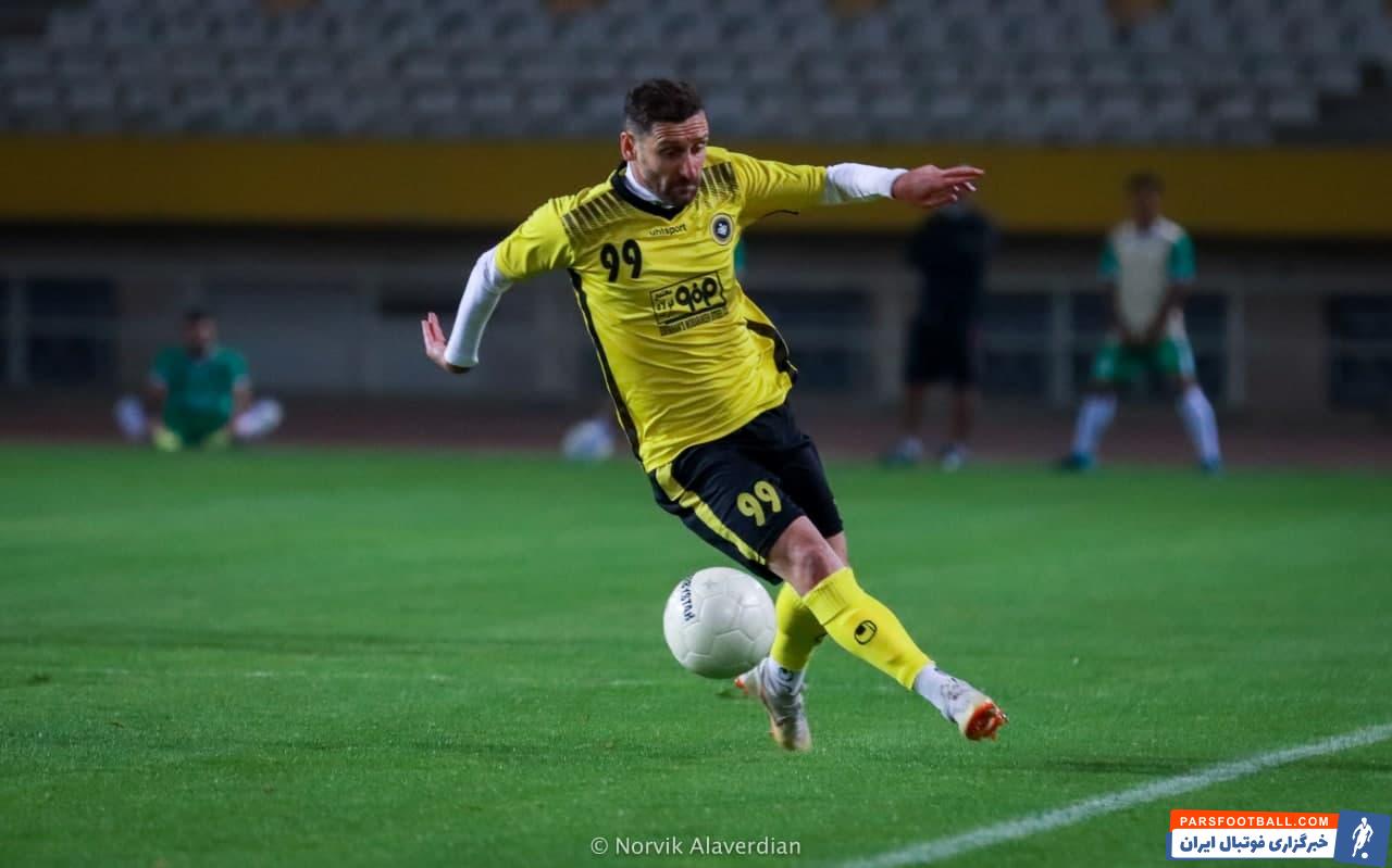 خلعتبری که لیگ نوزدهم را در تیمهای ذوبآهن و شهر خودرو سپری کرد، تصمیم گرفت تا بار دیگر به اصفهان بازگردد و اینبار برای آنها بازی کند.