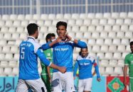 سعید واسعی هافبک خلاق پیکان که با فسخ قراردادش ،حالا بازیکن آزاد محسوب می شود ، گفت : از تیم های فولاد و تراکتور پیشنهاد دارم اما به خاطر هواداران استقلال همچنان صبر می کنم.