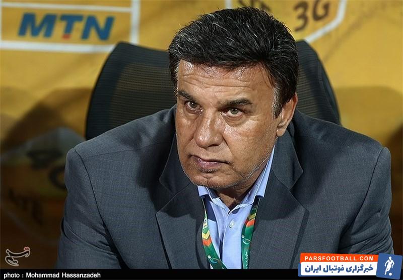 پرویز مظلومی بدون توجه به قراردادی که با فدراسیون فوتبال ایران برای هدایت تیم ملی جوانان داشت ، سمت سرپرستی باشگاه استقلال را قبول کرد.