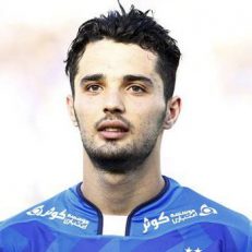 امید نورافکن با انتشار پیامی در فضای مجازی خبر شکایتش از استقلال را تکذیب کرد و اعلام‌ کرد که فقط درخواست دریافت مطالباتش را داشته است.