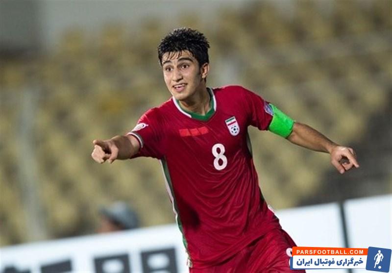 محمد شریفی بازیکن سابق استقلال خوزستان و سایپا دیروز در باشگاه پرسپولیس حضور یافت و برای پیوستن به این تیم به توافق نهایی رسید . شریفی پس از این اتفاق پیامی را در فضای مجازی منتشر کرد که نشان از خوشحالی این بازیکن از پیوستن به پرسپولیس دارد.