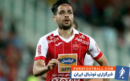 کمال کامیابی نیا هافبک پرسپولیس ، که شایعاتی مبنی بر جدایی اش از جمع سرخپوشان شنیده می شود ، مدنظر تیم های فولاد خوزستان ، گل گهر و تراکتور قرار گرفته است.