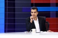 علی سعد ، معاونت اجتماعی ساترا گفت : برنامه نود و نه با تهیه کنندگی عادل فردوسی پور به علت نگرفتن استعلامات لازم از مراجع امنیتی ، مجوز نگرفت.