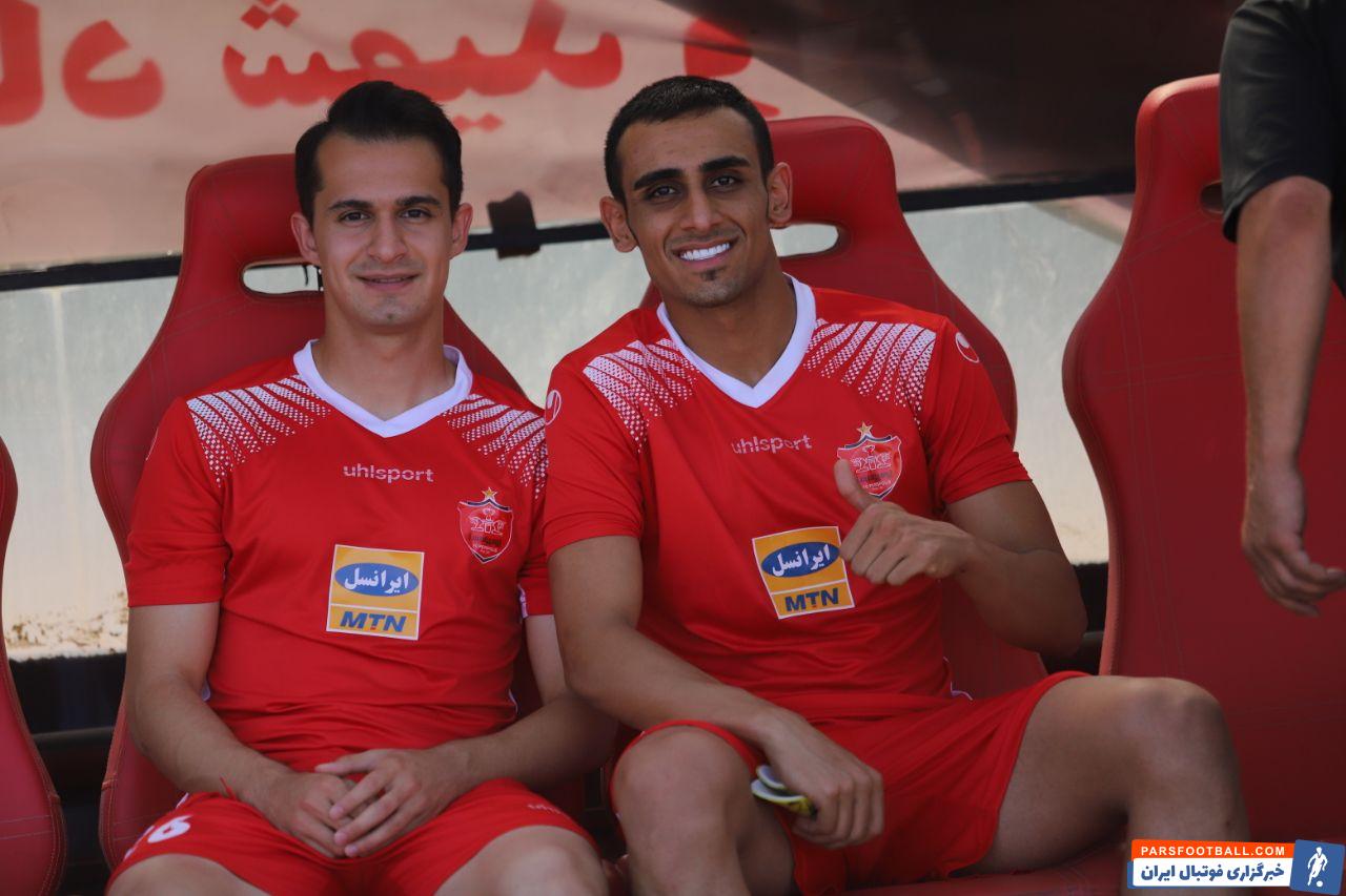 امیر روستایی در واکنش به شایعه جدایی اش از تیم پرسپولیس گفت : طبیعی است که بازیکنی که عضو پرسپولیس باشد ، پیشنهاداتی را داشته باشد اما من می مانم و برای آقای گلی می جنگم .