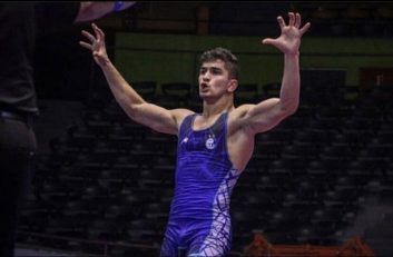 استقلال تهران صدرنشین لیگ برتر کشتی