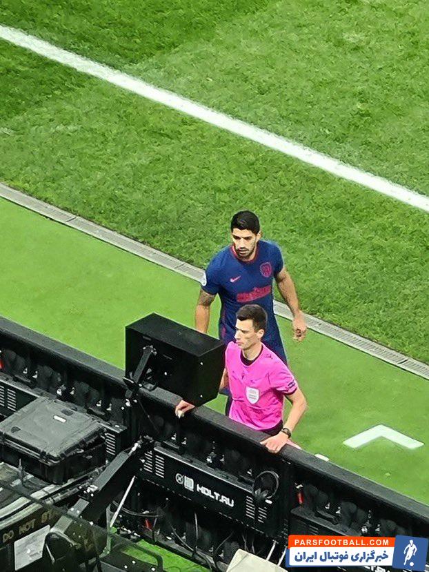 حرکت عجیب لوئیس سوارز در دیدار امروز اتلتیکو مادرید مقابل لوکوموتیو با یک کارت زرد برای این ستاره اروگوئهای همراه بود.