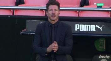 دیه گو سیمئونه پیش از بازی امروز تیمش برابر والنسیا اقدام جالبی برای ادای احترام به دیه گو آرماندو مارادونا فقید انجام داد.