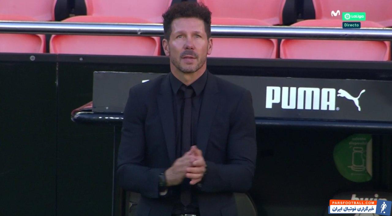 دیه گو سیمئونه پیش از بازی امروز تیمش برابر والنسیا اقدام جالبی برای ادای احترام به دیه گو آرماندو مارادونا فقید انجام داد.