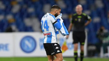 لورنتزو اینسینیه کاپیتان ناپولی پس از اینکه موفق شد دروازه رم را باز کند، بر پیراهن مارادونا بوسه زد.‌‌‌‌‌‌‌‌‌‌‌‌‌‌‌‌‌‌‌‌‌‌‌‌‌‌‌‌‌‌‌‌‌‌‌‌