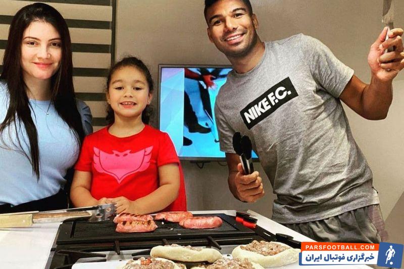 کارلوس هنریکه کاسمیرو ، هافبک دفاعی برزیلی رئال مادرید، تنها یک دختر دارد. این دختر در 6 مارس 2016 به دنیا آمد و اکنون بیش از 4 سال دارد.