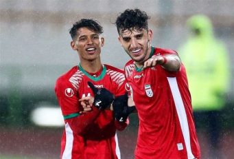 مهدی مهدی خانی مهاجم کرمانشاهی تیم ملی امید ، پس از عقد قرارداد با باشگاه پرسپولیس ، روبروی دوربین رسانه این باشگاه قرار گرفت و صحبت هایی را انجام داد .