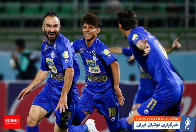 داریوش شجاعیان ، بازیکن استقلال عکسی از روزبه چشمی ستاره پیشین استقلال منتشر کرد وخطاب به او گفت : مشتی و بامرام .