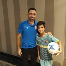 علیرضا آرین کیا ، پدیده جوانی که همین چند روز پیش با پرسپولیس قرارداد سه ساله امضا کرد ، در سال های گذشته میهمان پیشکسوتان پرسپولیس بوده است و برای آن ها حرکات نمایشی انجام داده است .