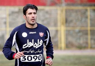 رضا نورمحمدی ، کاپیتان پیشین پرسپولیس در تمرین دیروز پرسپولیسی ها حضور پیدا کرد و با بازیکنان این تیم خوش و بش گرمی را انجام داد.