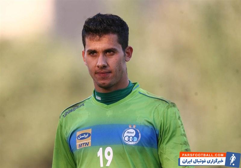 با توجه به پیوستن محمد رشید مظاهری به استقلال ، حسین پورحمیدی دروازه بان جوان آبی ها به گزینه سوم برای محمود فکری تبدیل شده است و این بازیکناحتمالا از استقلال جدا می شود .